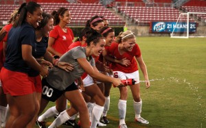 The soccer squad enjoys a light-hearted moment together in preparation for their upcoming contest against SMU on Friday. | Nikki Taylor/The Daily Cougar