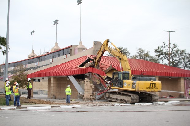 The major demolition of Robertson stadium began on Dec. 10. | Rebekah Stearns/The Daily Cougar
