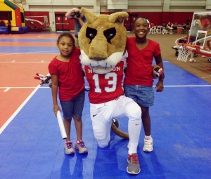 Friends and families participated in the UH Fan Appreciation Day on Saturday by taking photos with the mascot. | Courtesy of 