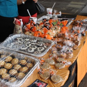 Several treats at the event included cookies, pretzels, cupcakes, root beer floats, candy apples and suasage on a stick, all made and ready to satiate tha appetites of Halloween spirited students. | Esteban Portillo/The Daily Cougar