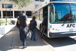 Students load the bus at the PGH circle drive. The commuter club pays 25 percent of the cost for members to ride the Metro. | Hannah Laamoumi/The Daily Cougar
