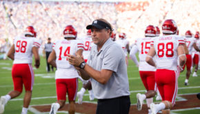 Dana Holgorsen encourages his team ahead of his first game with UH as the head coach of the Cougars in Oklahoma during the 2019 season opener. | Trevor Nolley/The Cougar