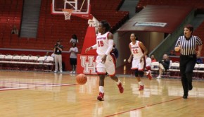 More will be expected from sophomore guard Alecia Smith on the offensive end in order to replace the points and leadership that former guard Porsche Landry provided last season. | File photo/The Daily Cougar