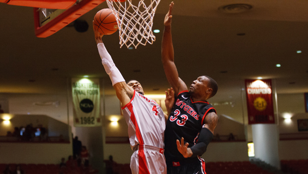 LeRon Barnes' rim rattling dunk gave the Cougars a first-half spark. | Justin Tijerina/The Daily Cougar