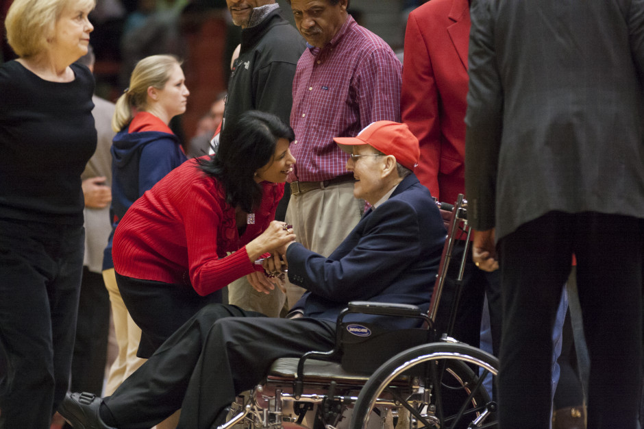 The largest home crowd since 2008 — 7,247 — at Hofheinz Pavilion hosted Guy V. Lewis, who was honored before tip off against Louisville.  |  Justin Tijerina/The Daily Cougar