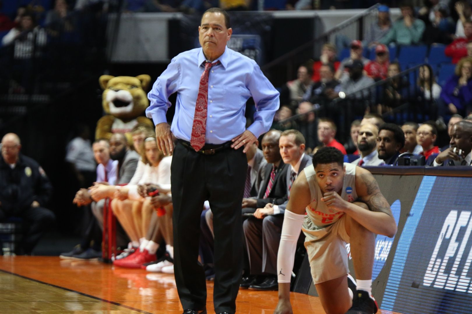 Head Coach Kelvin Sampson looking on at his team in a game from the 2018-19 season. Houston begins American play for the 2019-20 season on Friday against UCF. | File Photo