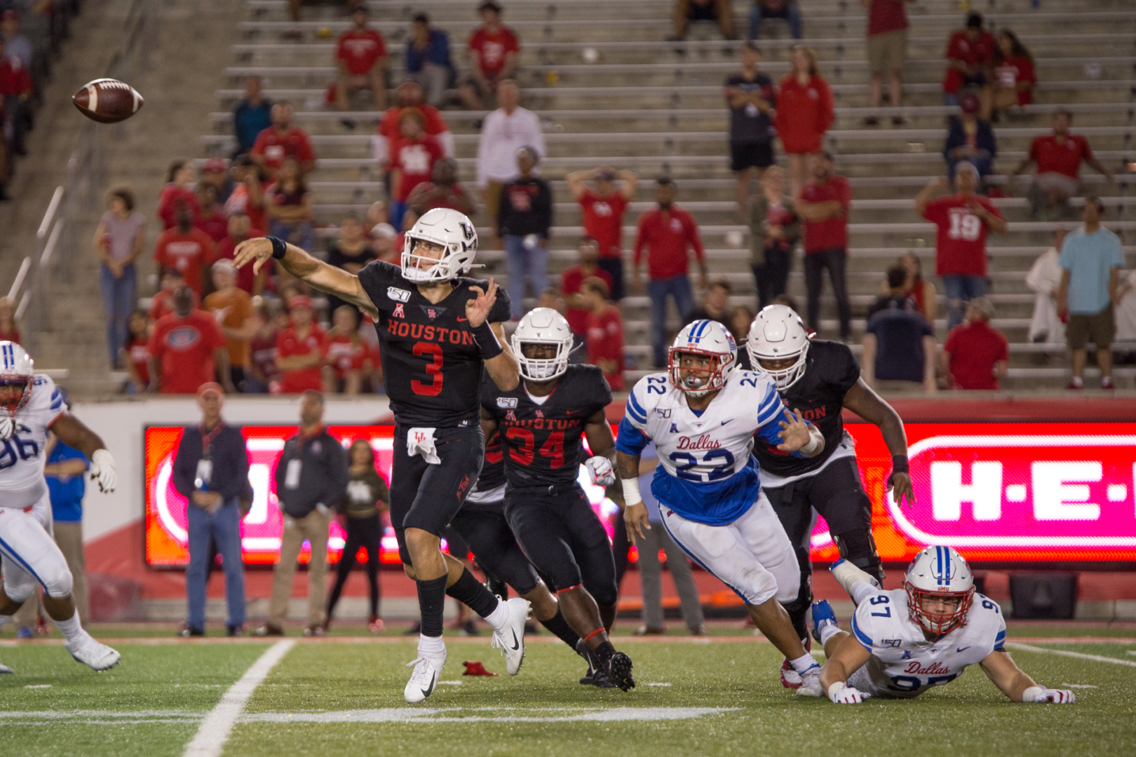 UH junior quarterback Clayton Tune airs out a pass against SMU during the 2019 season. | Trevor Nolley/The Cougar