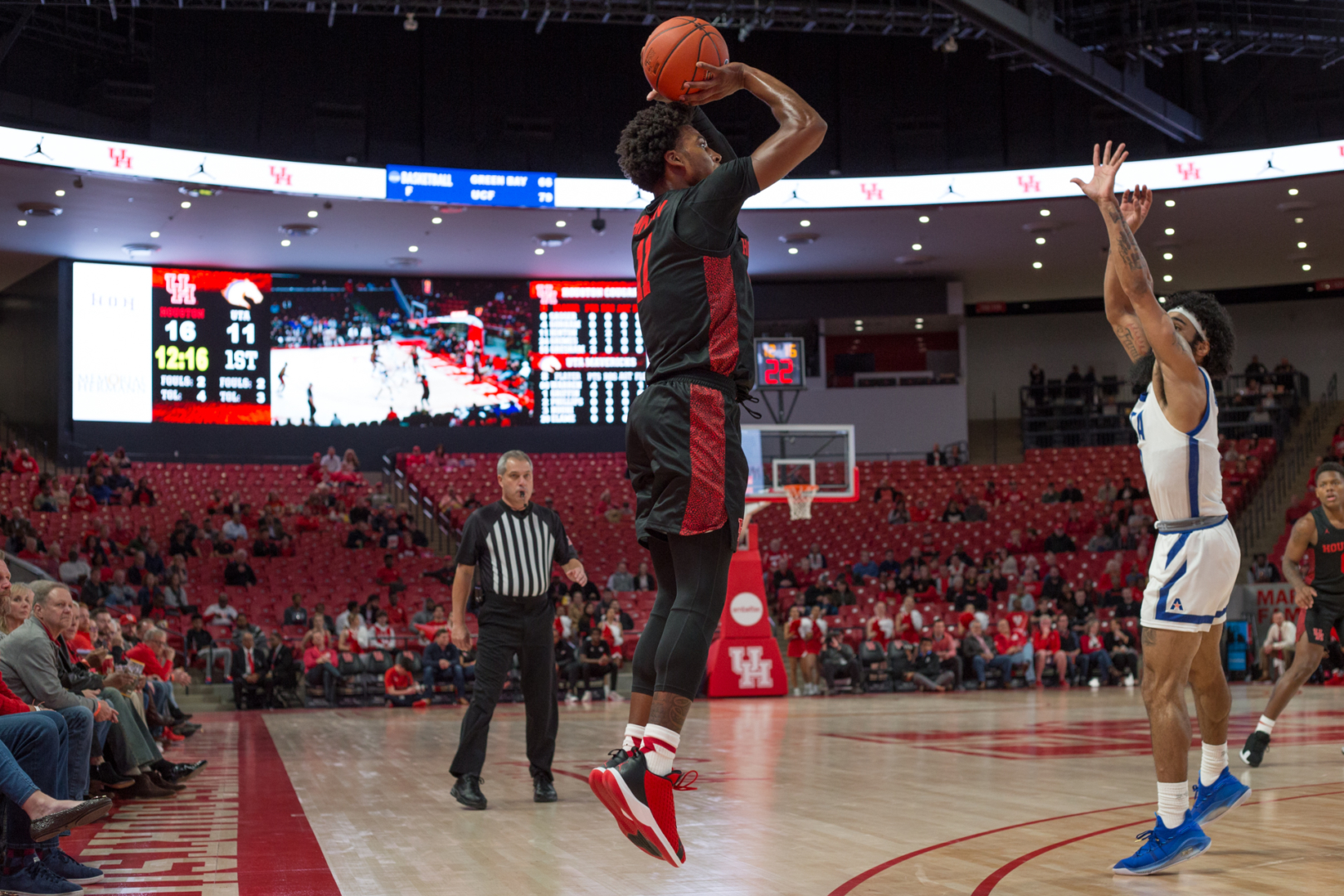 Sophomore guard Nate Hinton scored 11 points in Houston's 61-55 loss to Oklahoma State on Sunday at Fertitta Center. | Trevor Nolley/The Cougar