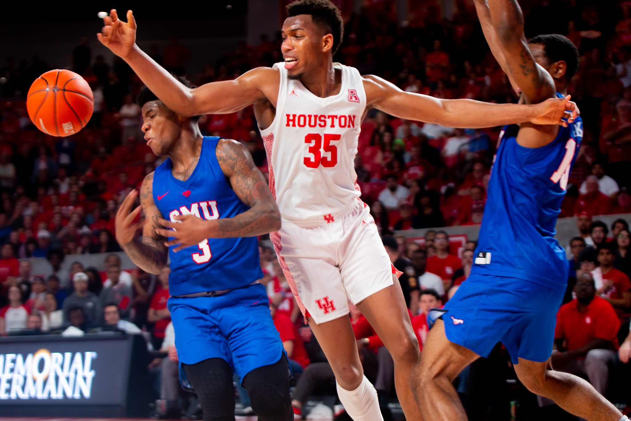 Head coach Kelvin Sampson said Fabian White was Houston's best player in its 71-62 win over SMU. | Jiselle Santos/The Cougar