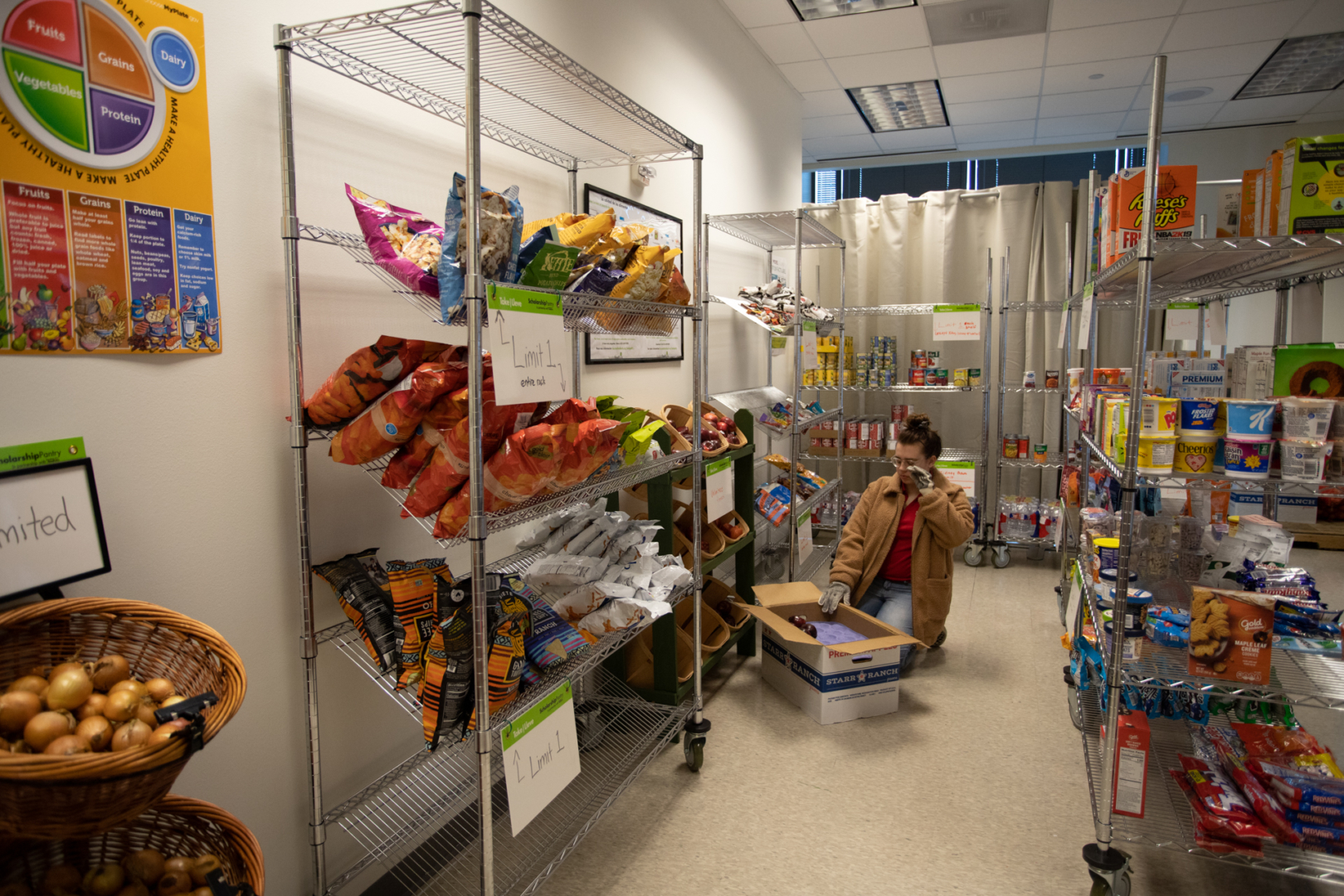 Cougar Cupboard provides perishables and non-perishables to suffice basic nutrition such as fruits, vegetables, dairy, meats, and even essential toiletry items. Students are allowed to take home up to eight pounds of fruits and vegetables, seven pounds of protein, and seven pounds of dry goods a week. 