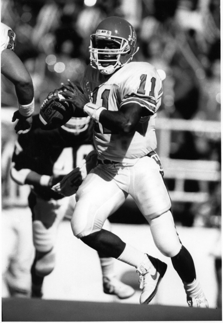 Ware broke 16 NCAA records in the ‘89 season and threw for 4,699 yards and 46 touchdowns while the Cougars went 9-2 and averaged 624.9 total yards and 53.5 points per game. | Photo courtesy of UH Athletics
