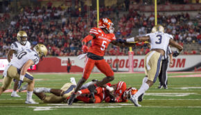 Junior wide receiver Marquez Stevenson finished the night with 133 yards on eight catches in Houston’s 56-41 loss to No. 24 Navy. | Trevor Nolley/The Cougar