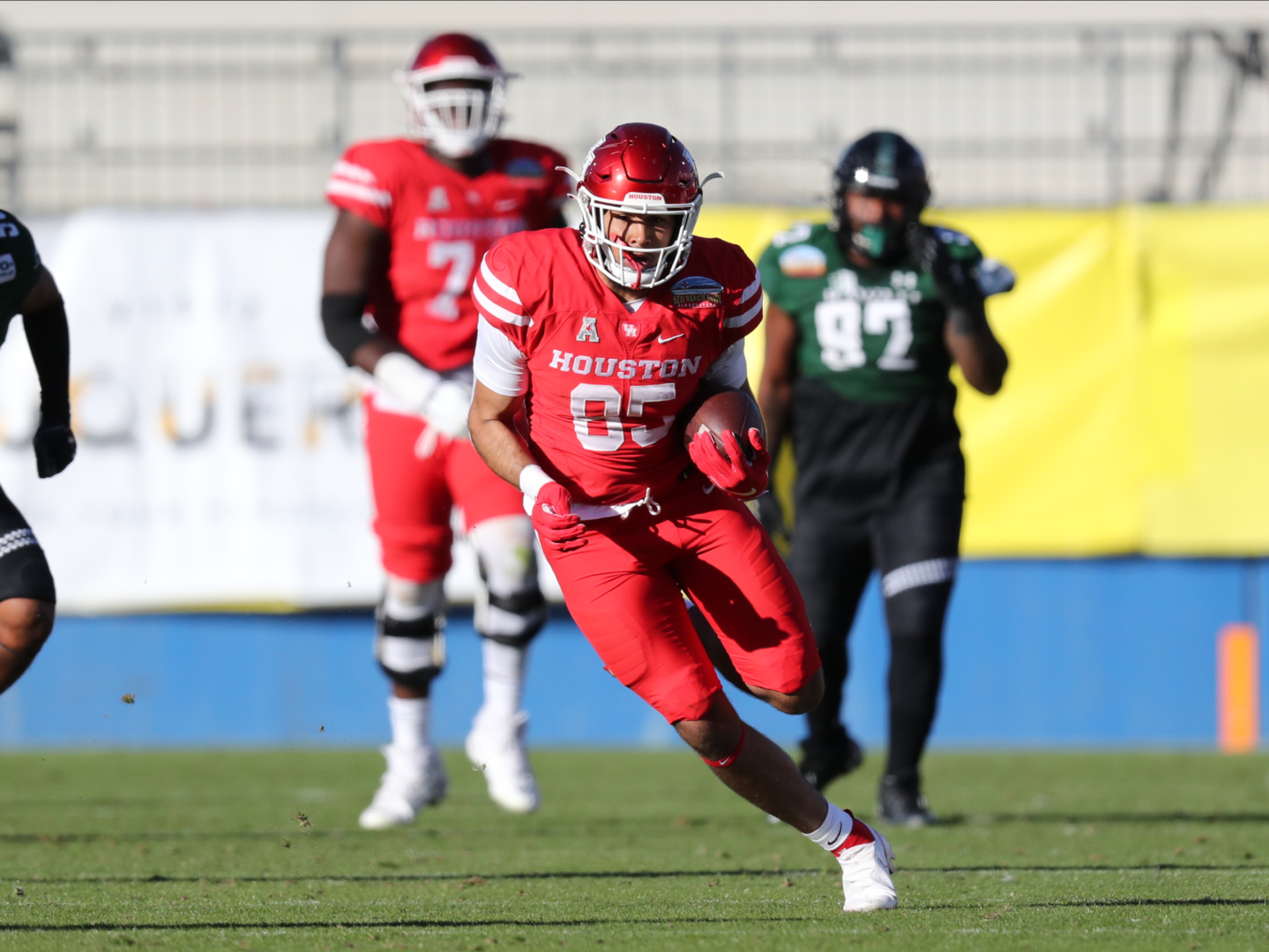Junior tight end Christian Trahan had five catches for 88 yards and a touchdown in Houston's loss to Hawai’i in the 2020 New Mexico Bowl. | Courtesy of Vladimir Cherry