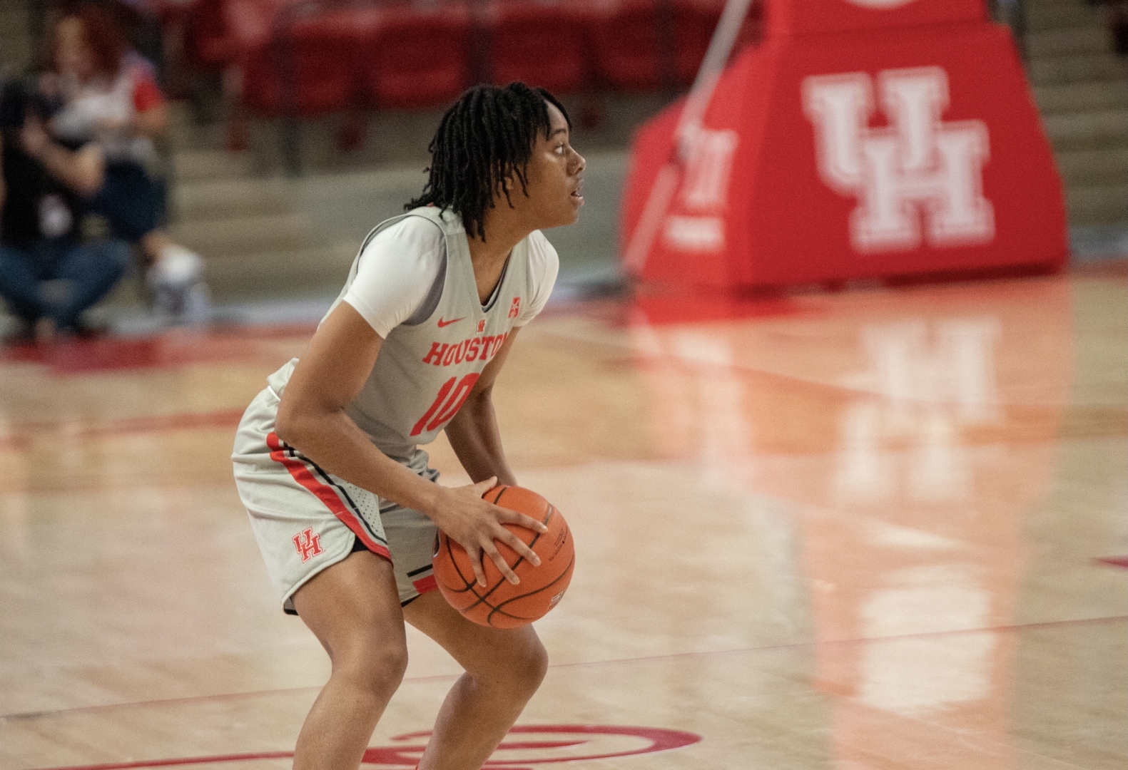 UH women’s basketball redshirt sophomore guard Britney Onyeje scans the court as her teammates run an offensive set during a game against Wichita State on Dec. 30, 2020. | Andy Yanez/The Cougar