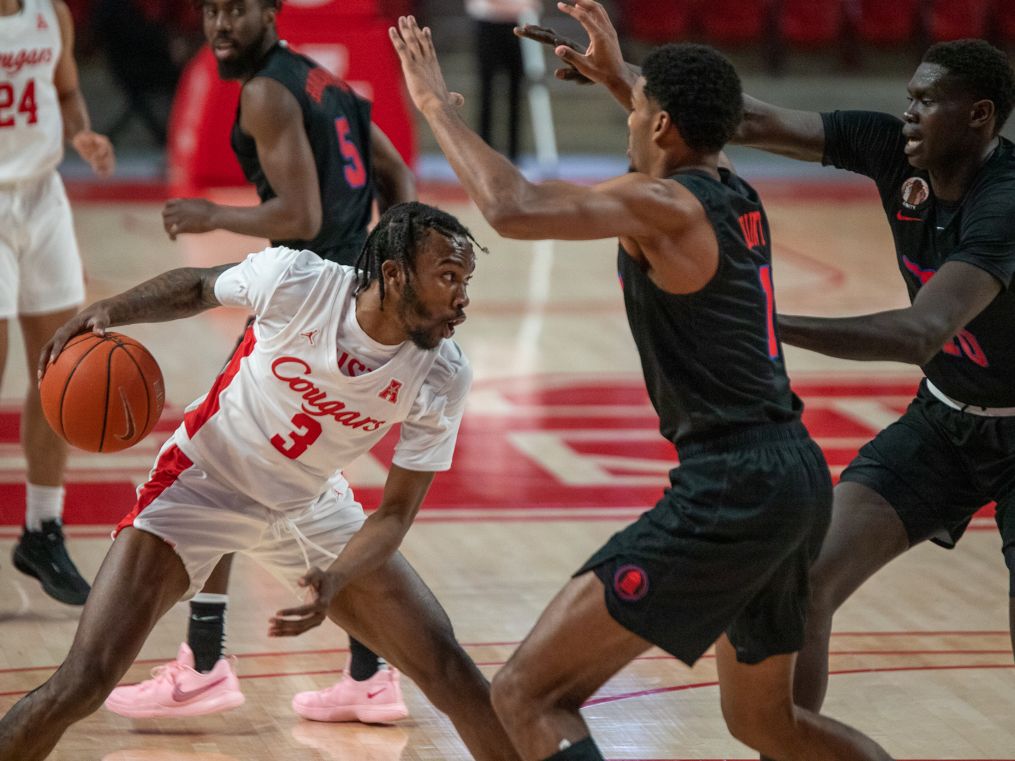 Houston men's basketball senior guard DeJon Jarreau attracts the attention of two SMU defenders in Sunday's game at Fertitta Center. UH will play against ECU on Wednesday. | Andy Yanez/The Cougar