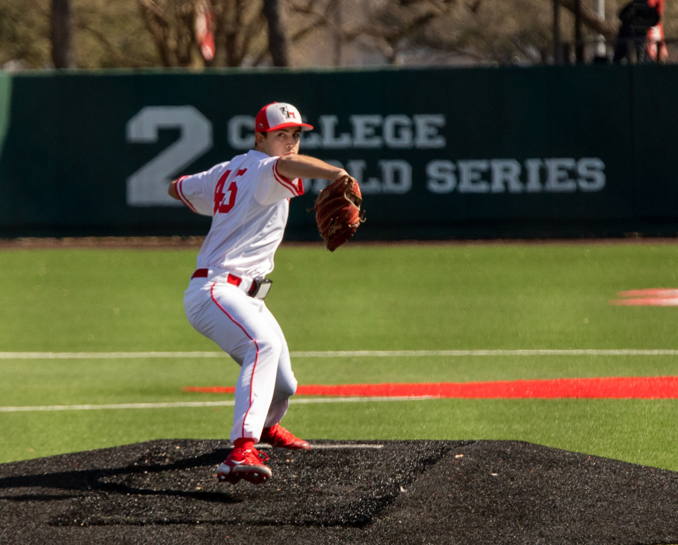 Junior left-handed pitcher Robert Gasser pitched five innings allowing zero earned runs while striking out seven in UH baseball's season-opening win over TSU | Andy Yanez| The Cougar