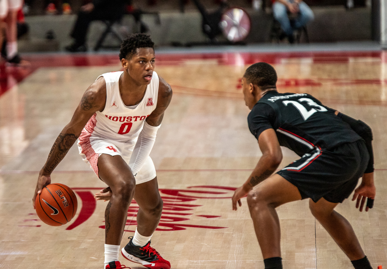 UH guard Marcus Sasser dribbles the ball against Cincinnati sophomore guard Mika Adams-Woods on Sunday at Fertitta Center. UH will host WKU on Thursday. | Andy Yanez/The Cougar