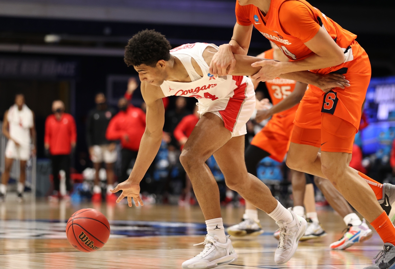 Quentin Grimes (24) of the UH Cougars and Jesse Edwards (14) of the Syracuse Orange fight for possession of the ball in the Sweet Sixteen round of the 2021 NCAA Division I MenÕs Basketball Tournament held at Hinkle Fieldhouse on March 27, 2021 in Indianapolis, Indiana. | Photo by Trevor Brown Jr/NCAA Photos via Getty Images