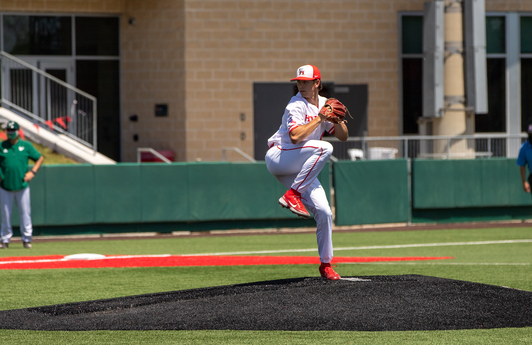 Junior left-hander Robert Gasser earned his sixth win of the year, throwing seven innings allowing no earned runs and striking out 10 to power UH baseball to victory in its series opener against Memphis. | Andy Yanez/The Cougar