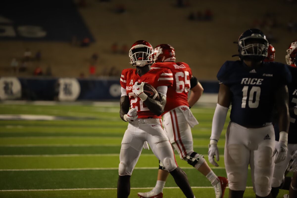 In just his second collegiate game, freshman running back Alton McCaskill broke out for the UH offense scoring three touchdowns in the Bayou Bucket Classic. | James Schillinger/The Cougar