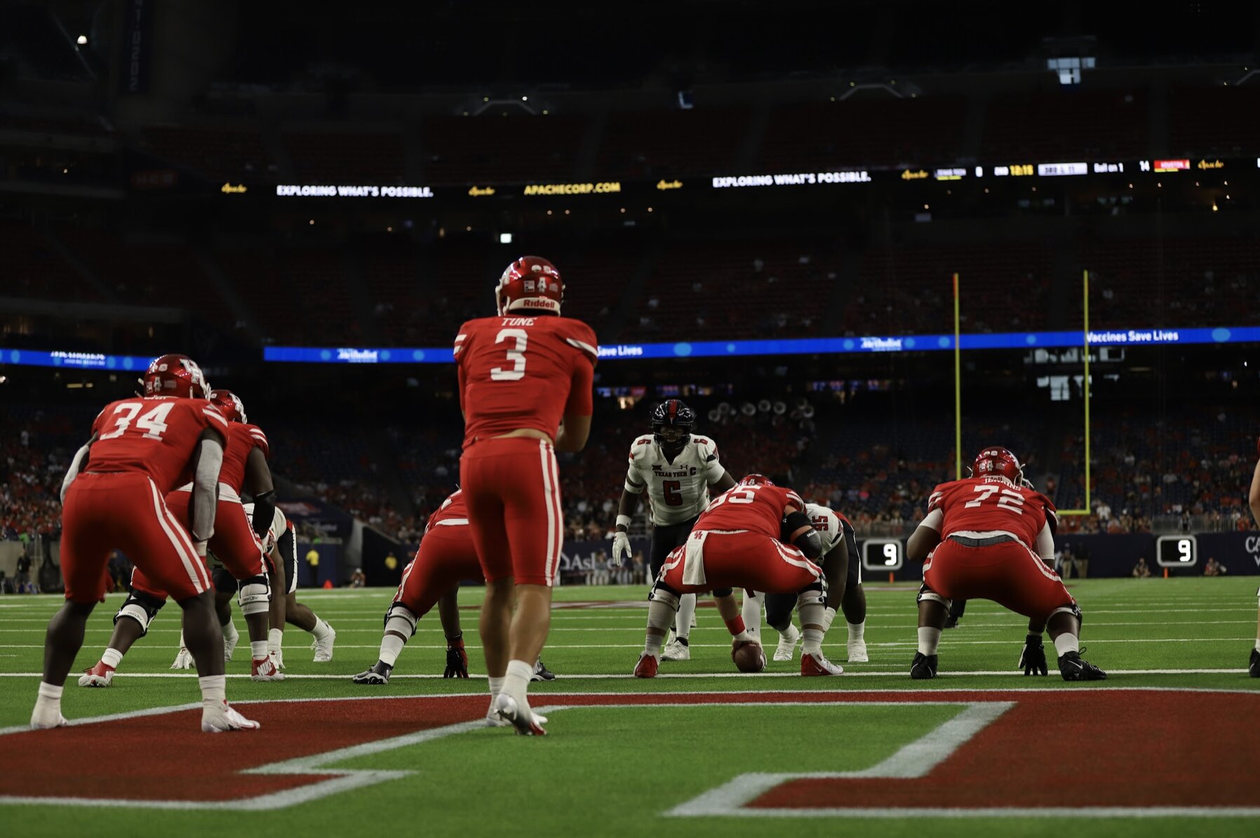 Clayton Tune and the UH offense start deep in the Cougars own territory during a second quarter drive Saturday night against Texas Tech. | Armando Yanez/The Cougar