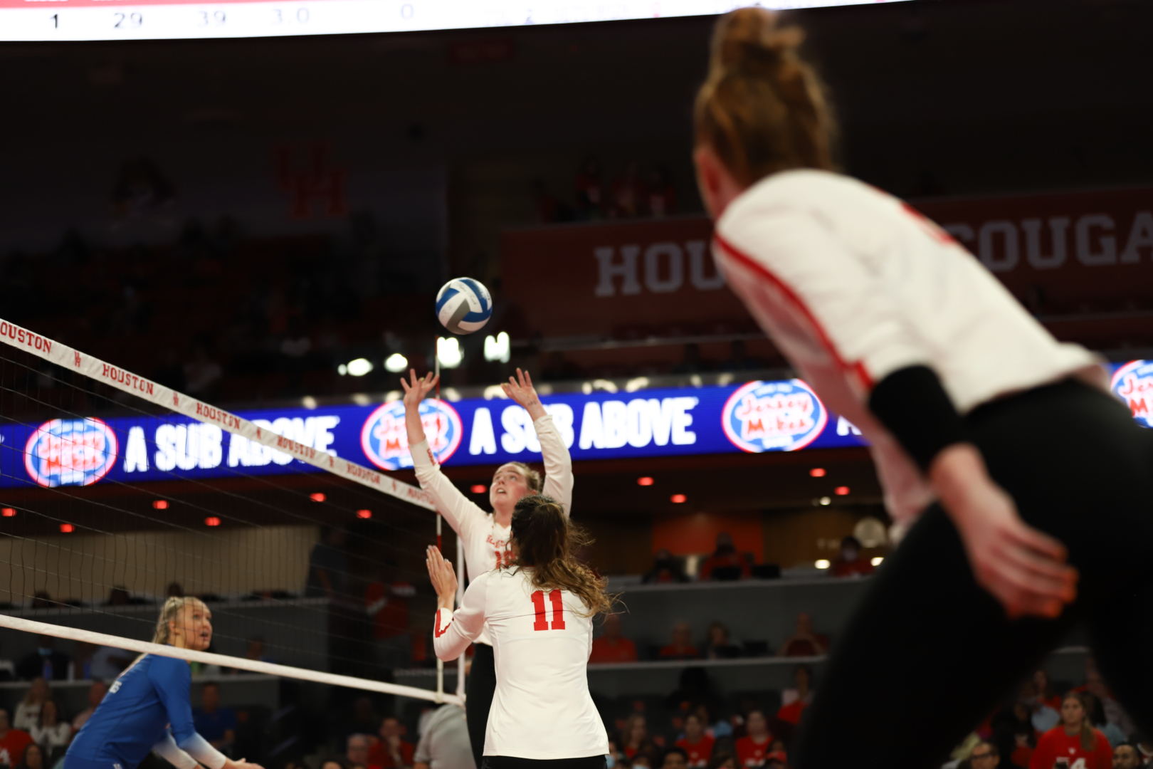 UH volleyball dropped its second match in AAC play on Friday night, falling 3-1 to SMU. | Esther Umoh/The Cougar