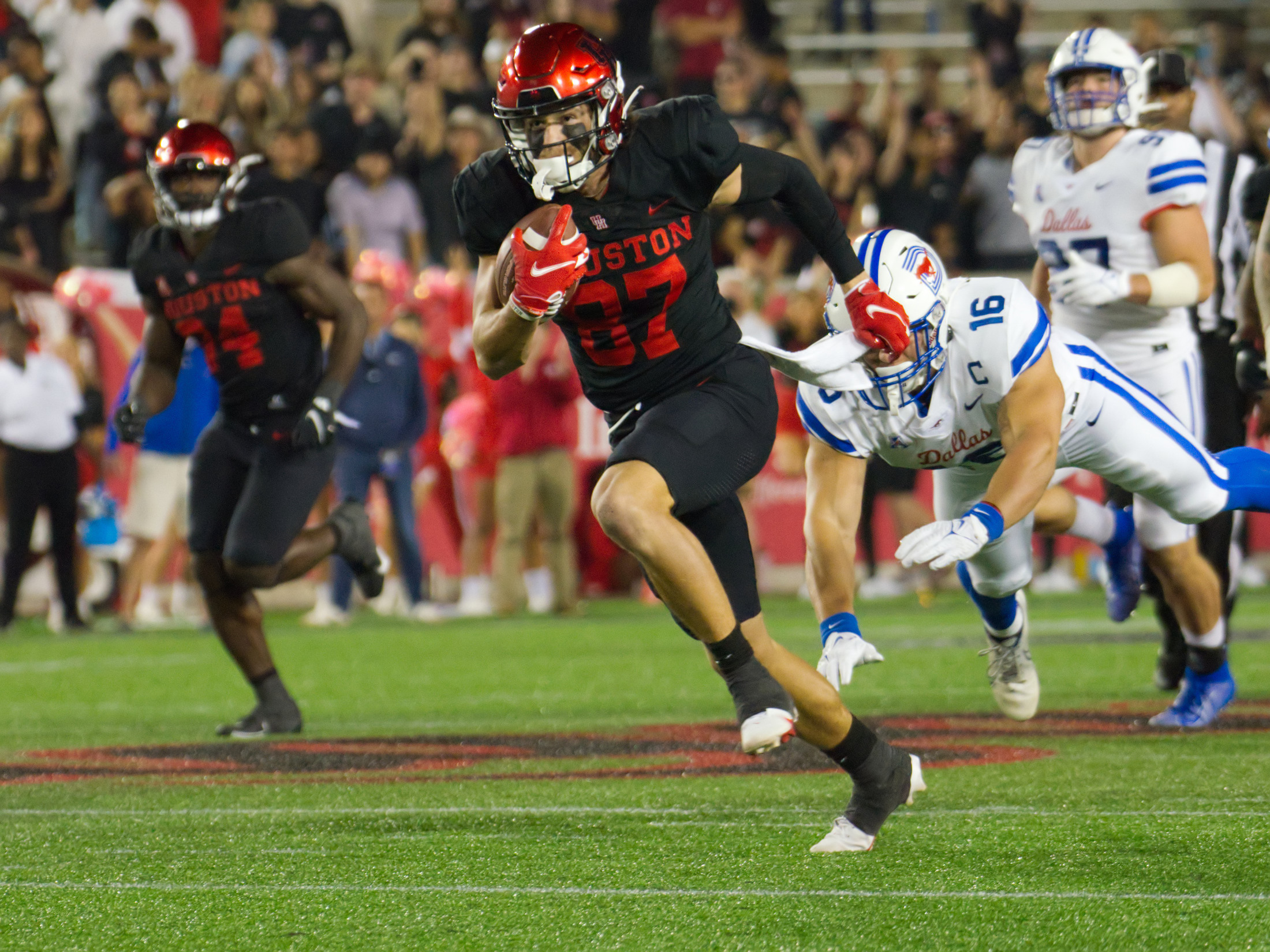 Senior wide receiver Jake Herslow breaks loose for a big game in the second half of the UH football team's win over SMU on Saturday night. | Steven Paultanis/The Cougar