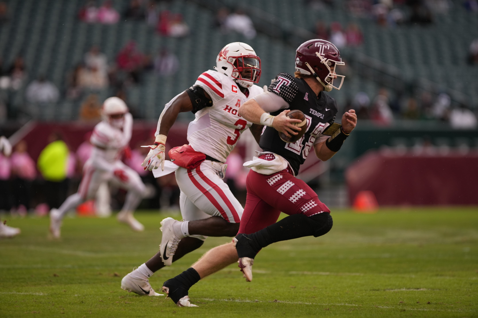 Junior linebacker Donavan Mutin was one of a few Cougars who spearheaded a team meeting after week one that the team says turned the 2021 UH football season around. | Courtesy of UH athletics