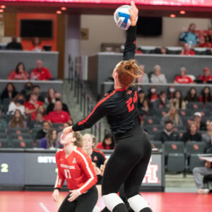 UH volleyball sweeps Memphis for seventh straight win