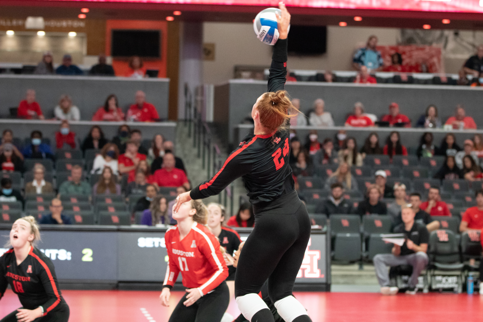 Junior outside hitter Abbie Jackson and the UH volleyball team won its seventh straight match on Friday, sweeping Memphis. | Esther Umoh/The Cougar