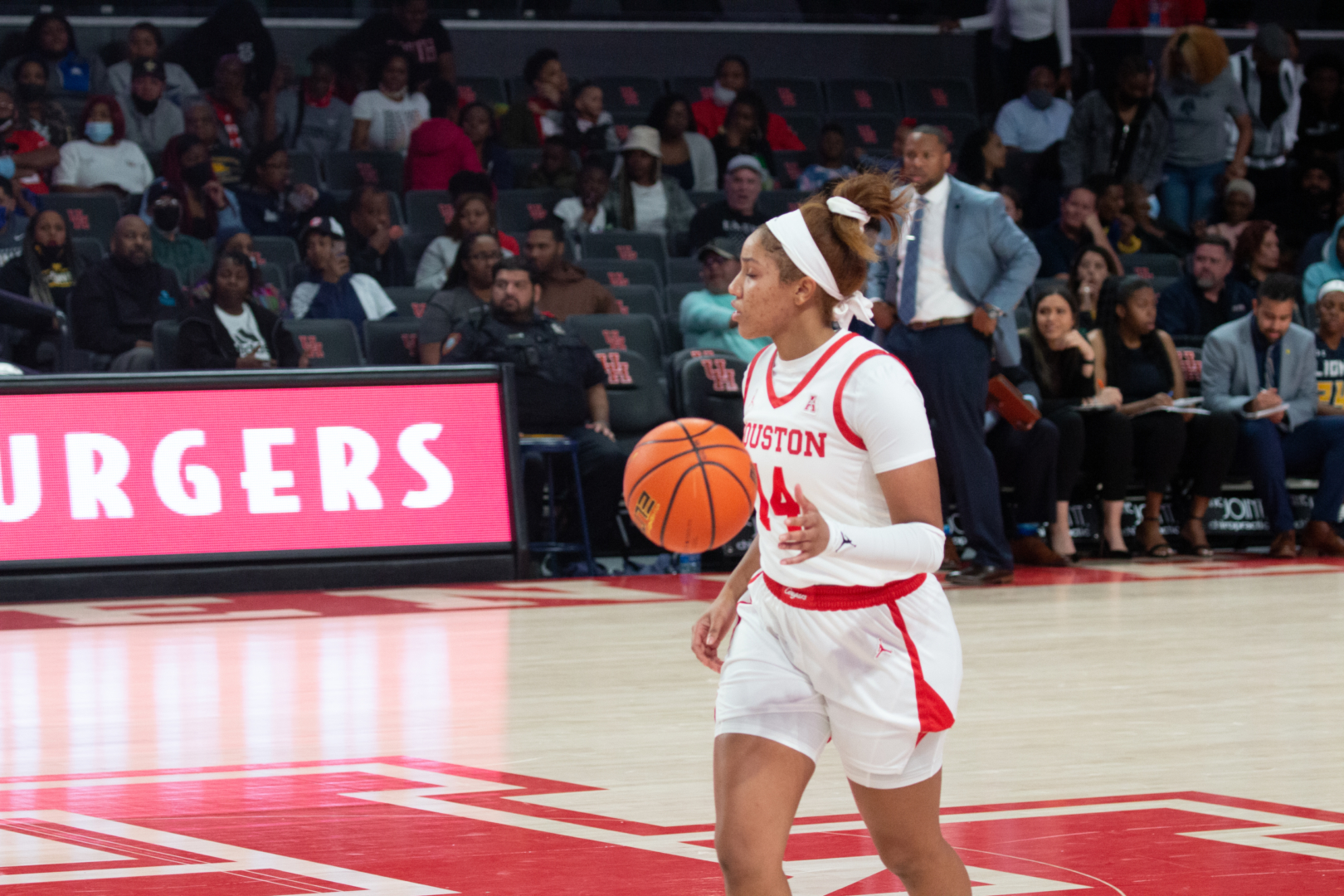 Sophomore guard Laila Blair scored a team-high 20 points to go along with six assists and six rebounds in UH women's basketball's victory over Florida State on Thursday night. | Esther Umoh/The Cougar