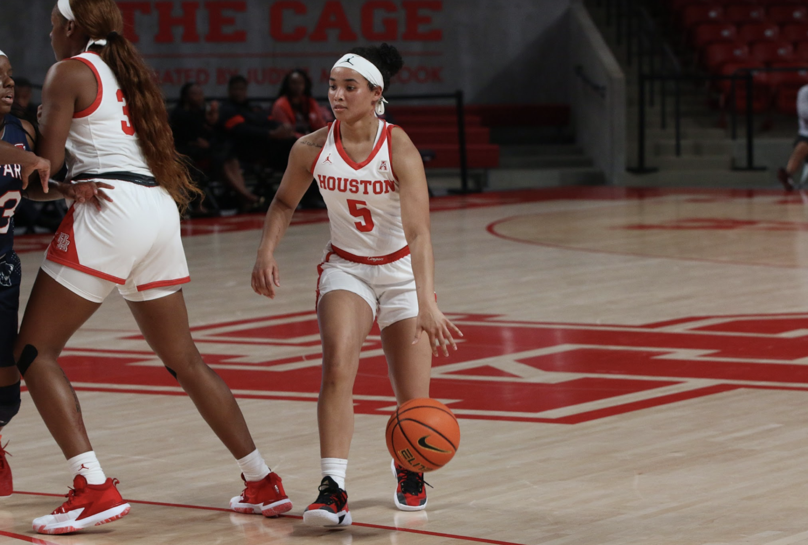UH women's basketball improved to 5-5 with its win over Louisiana on Sunday afternoon at Fertitta Center. | DeAundre Billingsley/The Cougar