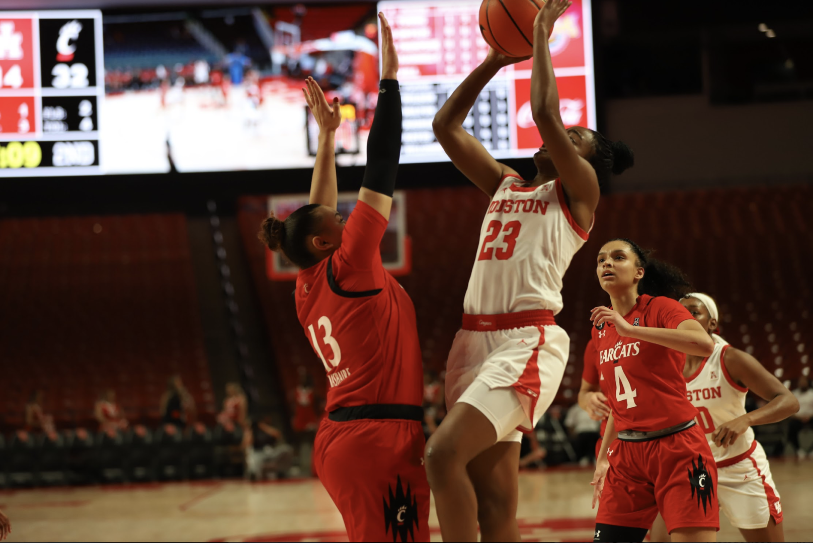 The UH women's basketball team dropped its fourth consecutive game on Wednesday. | Atirikta Kumar/The Cougar