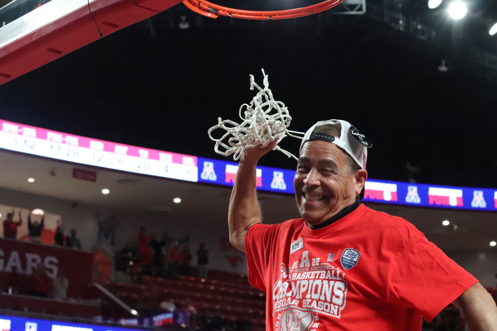 Kelvin Sampson cut down yet another net as the UH basketball head coach. | Armando Yanez/The Cougar