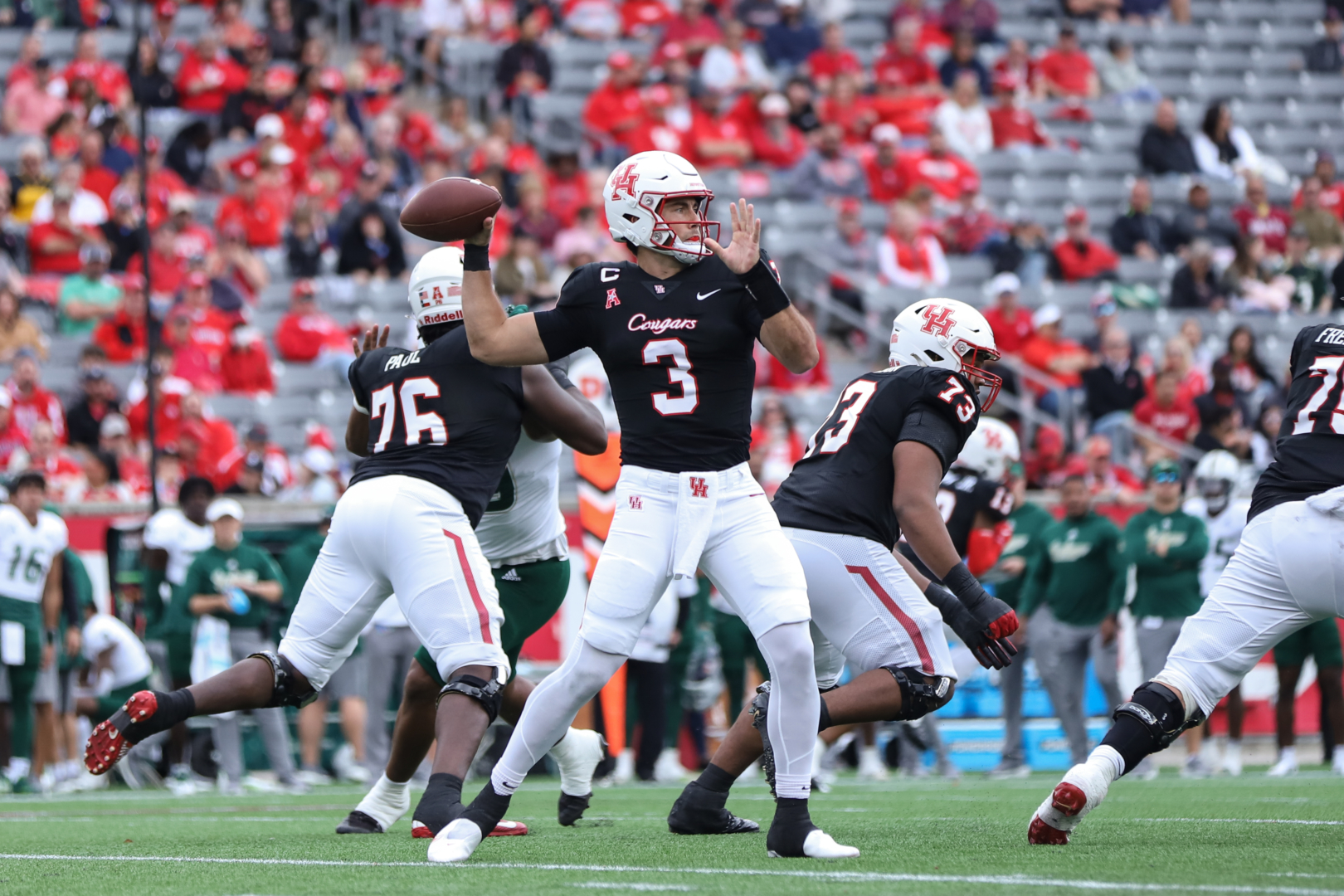UH football senior quarterback Clayton Tune has taken home three of the last four AAC Offensive Player of the Week awards. | Sean Thomas/The Cougar