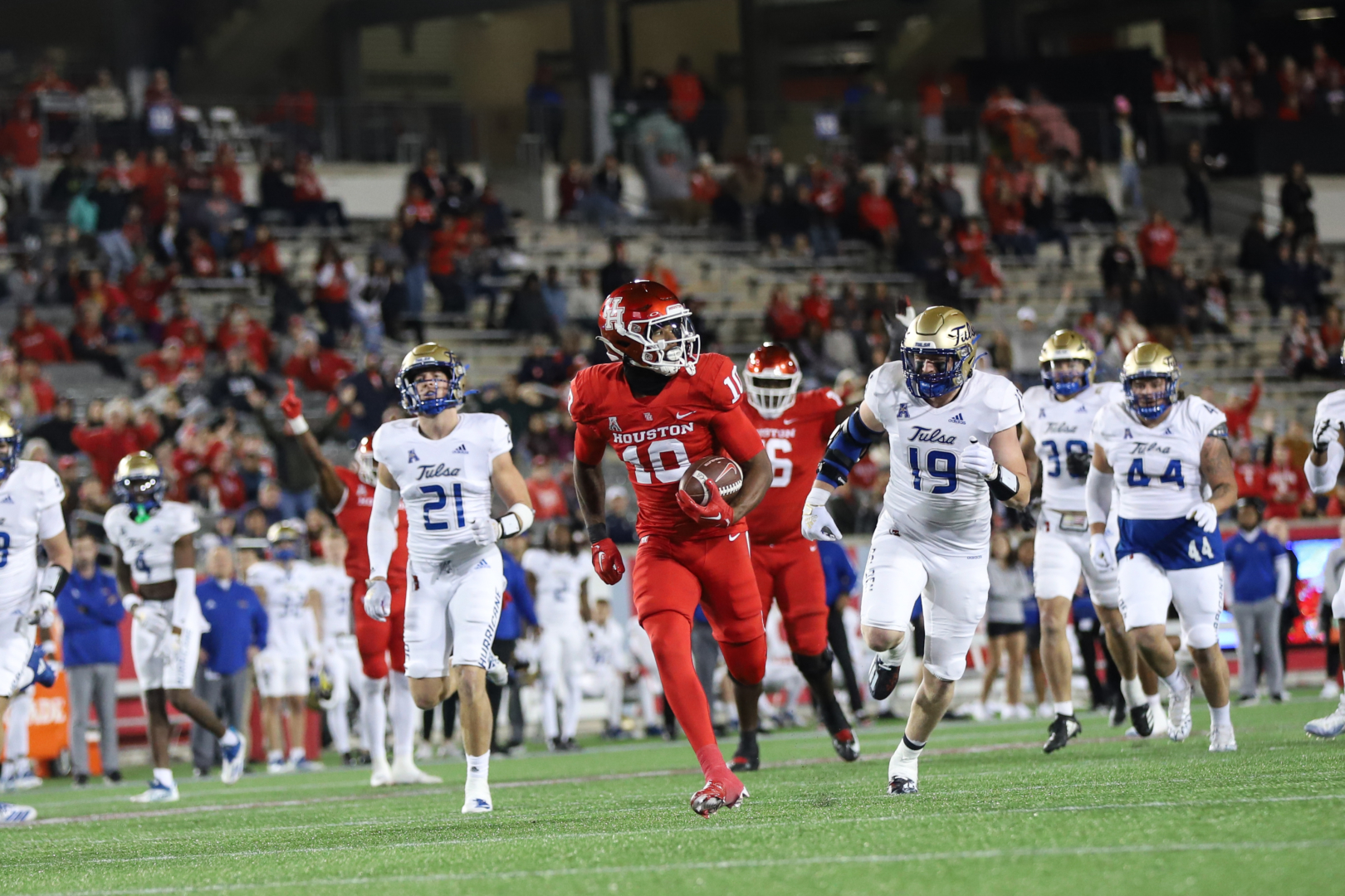 UH football freshman Matthew Golden turned a screen pass into a 27-yard touchdown in the first quarter of Houston’s loss to Tulsa on Saturday night at TDECU Stadium. | Sean Thomas/The Cougar
