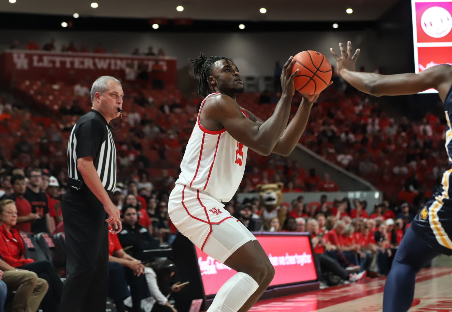 Freshman forward Jarace Walker scored a game-high 21 points in UH's win over St. Joseph's in the Veterans Classic . | Sean Thomas/The Cougar