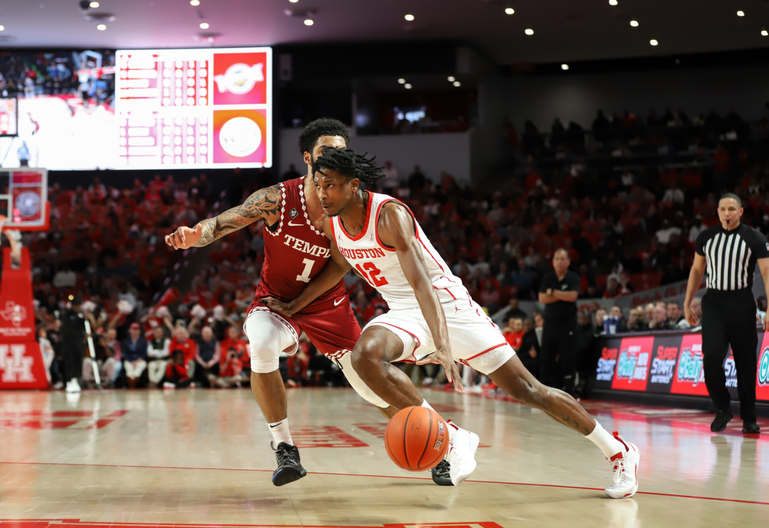 UH basketball dropped its second game of the year on Sunday, falling to AAC foe Temple 56-55 at Fertitta Center. | Anh Le/The Cougar