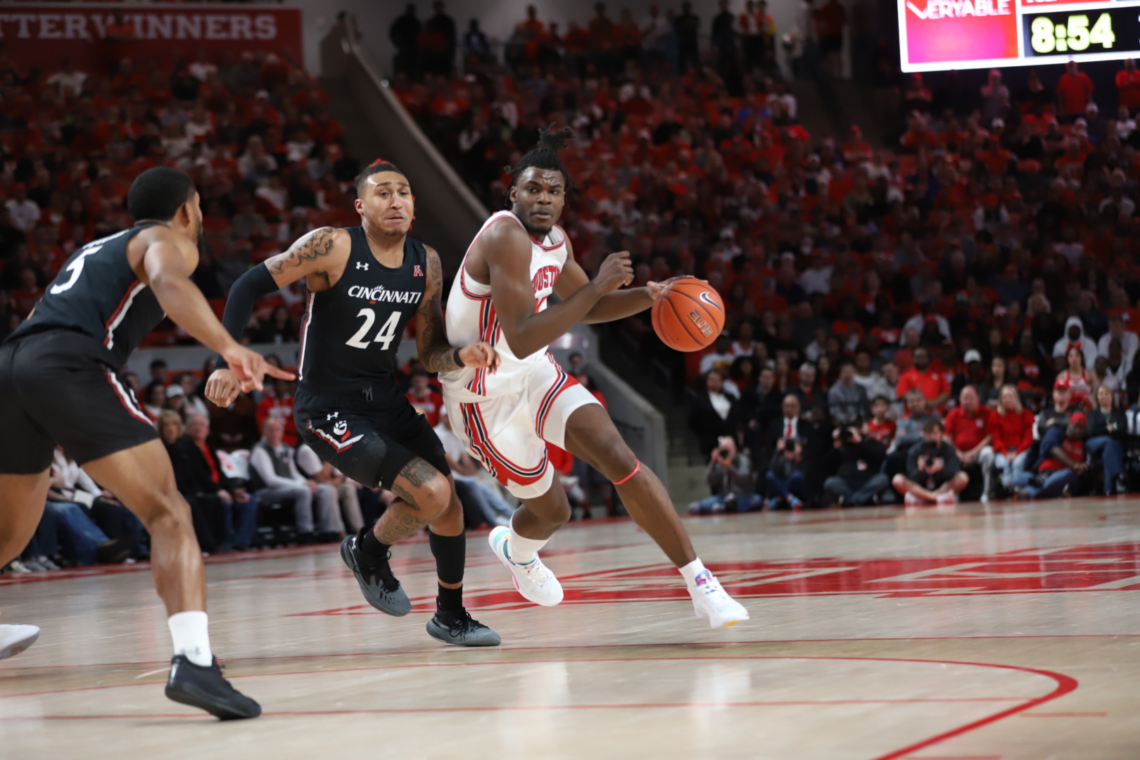 UH freshman forward Jarace Walker scored a career-high 25 points in the Cougars' victory over Cincinnati on Saturday afternoon at Fertitta Center. | Anh Le/The Cougar