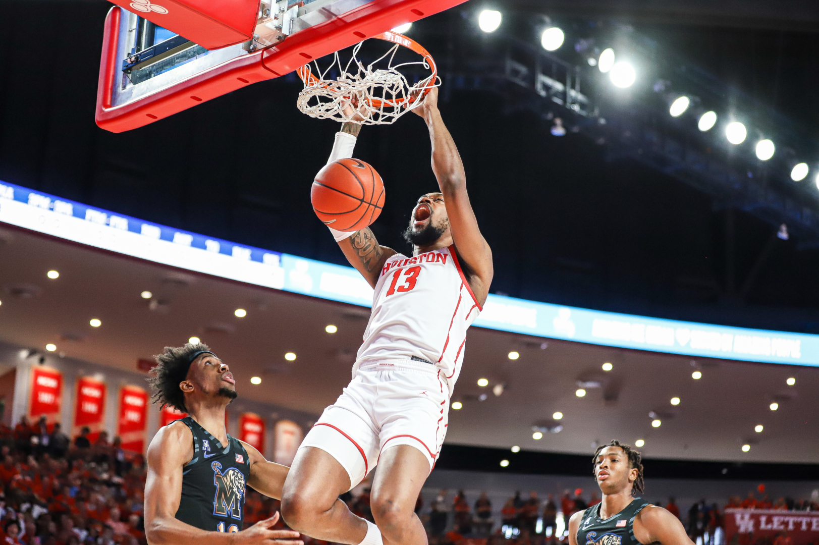 J'Wan Roberts throws down an emphatic two-handed slam early in the first half of No. 2 UH's win over Memphis on Sunday. | Anh Le/The Cougar