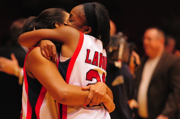 UH’s win on Senior Night snapped a 12-game losing streak and sent seniors Roxana Button and Michelle White off on a high note in their final home game.  |  Brianna Leigh Morrison/The Daily Cougar