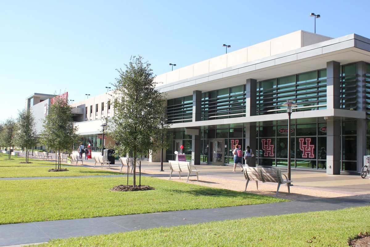 The new Stadium Parking Garage added 2,400 additional parking spots to campus. Rebecca/The Daily Cougar