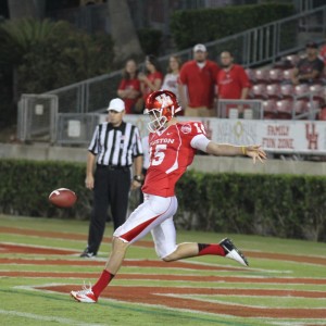 Richie Leone punts from his own end zone | Rebekah Stearns The Daily Cougar