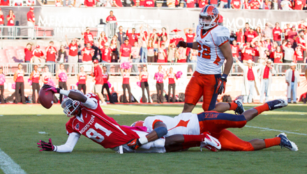Larry McDuffey stretches for the end zone and comes just short of scoring after being tackled by DeShawn Grayson. | Justin Tijerina/The Daily Cougar