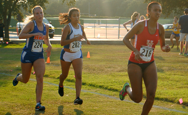 The women's squad finished ninth at the Rice Invitational. | Isabella Serimontrikul/The Daily Cougar
