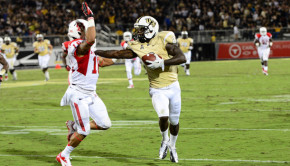 UCF junior running back Storm Johnson kept UH defenders at an arm’s length away for most of the evening, rushing for 127 yards. | Samantha Henry/Central Florida Future