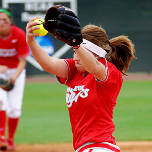 With the series loss to USF, the UH softball team now drops to 11 games under .500 on the season. | File photo