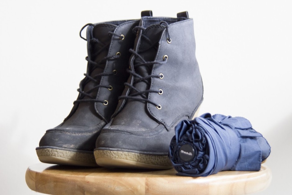 Sturdy shoes and an umbrella are essentials when dressing for unpredictable weather. |Jimmy Moreland/ The Cougar