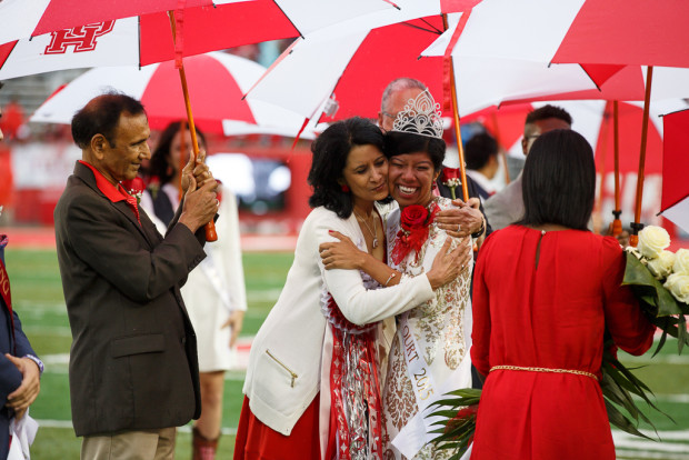 UH Chancellor and President Renu Khator congratulates 2015 Homecoming Queen Gabriela Chen at halftime. Chen is a psychology senior and Phi Kappa Phi Honor Society member. 