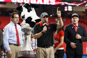 Head coach Tom Herman addresses the crowd after the 38-24 win. | Justin Tijerina/The Cougar